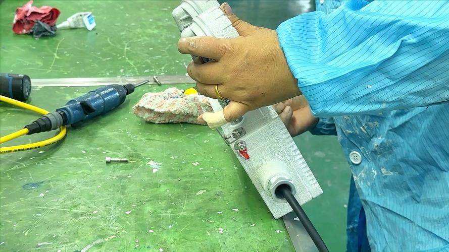 工業安全之光 雙頭防爆應急照明燈在工廠環境中的關鍵作用與技術選型